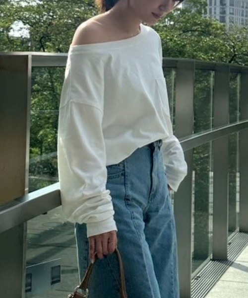 YOOU(ユー)の「オフショルダーカットソー/ワイドネックデザイン × リラックスシルエット(Tシャツ/カットソー・レディース・グレー/ブラック/マルチ/ホワイト・FREE)」の14枚目の写真