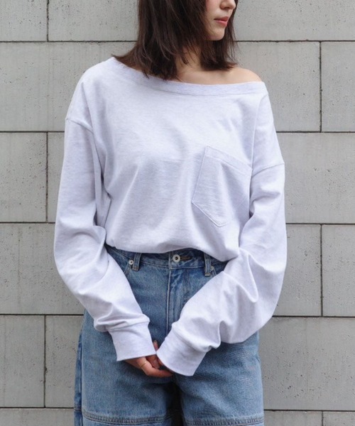 YOOU(ユー)の「オフショルダーカットソー/ワイドネックデザイン × リラックスシルエット(Tシャツ/カットソー・レディース・グレー/ブラック/マルチ/ホワイト・FREE)」の18枚目の写真