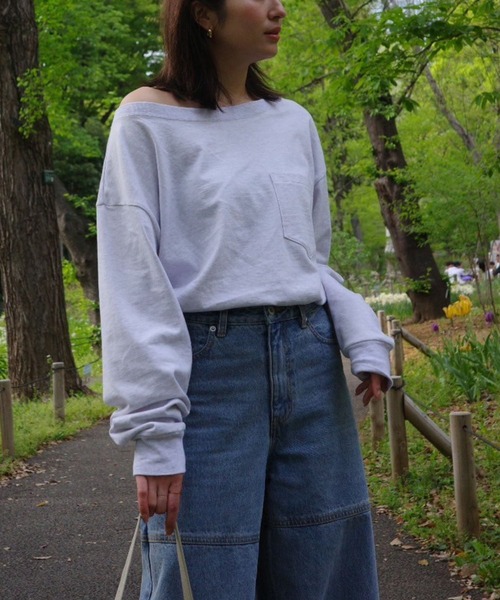 YOOU(ユー)の「オフショルダーカットソー/ワイドネックデザイン × リラックスシルエット(Tシャツ/カットソー・レディース・グレー/ブラック/マルチ/ホワイト・FREE)」の20枚目の写真