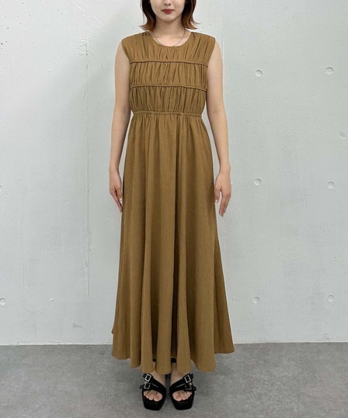 archives（アルシーヴ）の「２ｗａｙパイピングギャザーノースリワンピース（ワンピース・レディース・モカ/アイボリー/ブラック・MEDIUM）」の22枚目の写真