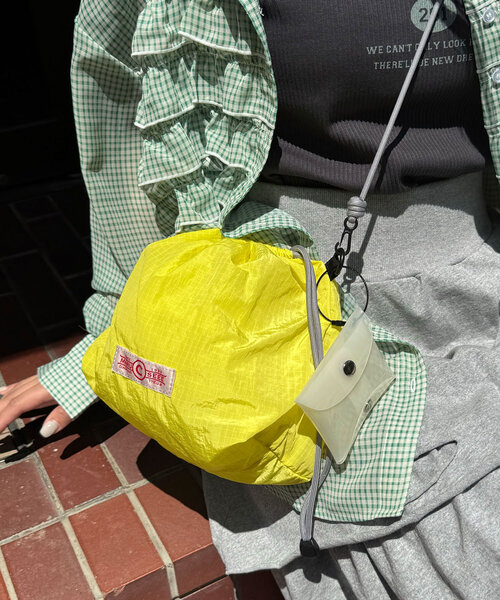 CIAOPANIC（チャオパニック）の「ポーチチャーム付きナイロンショルダーバッグ（ショルダーバッグ・レディース・ブラック/ブラウン/イエロー・FREE）」の6枚目の写真