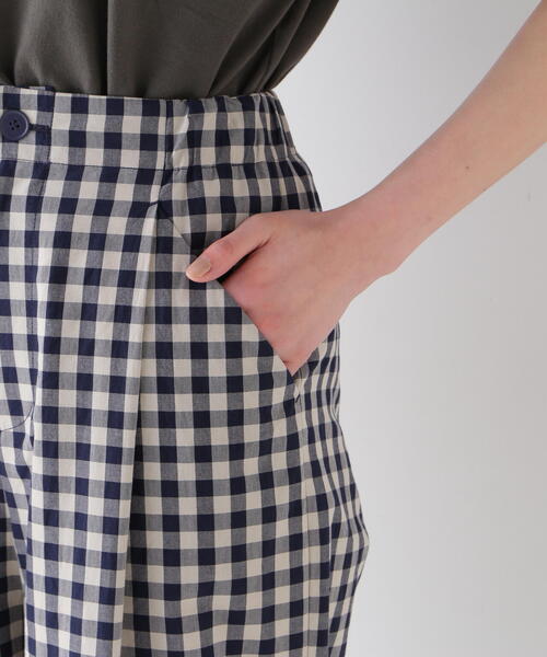 human woman（ヒューマンウーマン）の「◆ギンガムチェックワンタックセミワイドパンツ（その他パンツ・レディース・ダークインディゴブルー・SMALL/MEDIUM）」の9枚目の写真