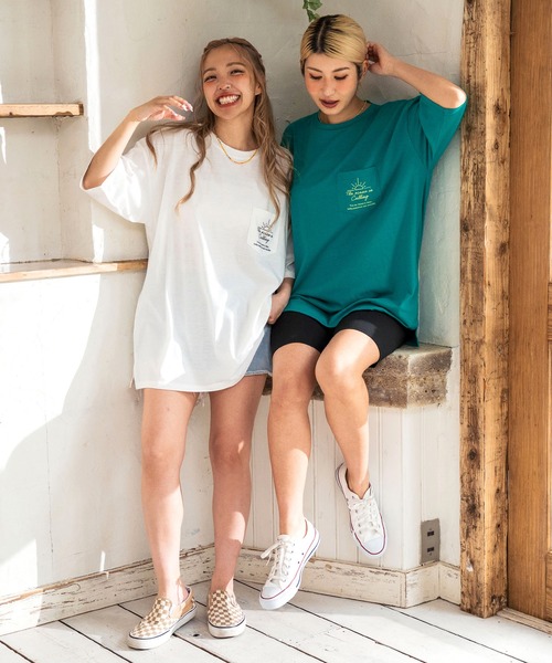 anap mimpi(アナップミンピ)の「ビーチ グラフィック プリント ポケット ビッグ Tシャツ(Tシャツ/カットソー・レディース・ブルー系その他/オフホワイト/ブラック・FREE)」の4枚目の写真