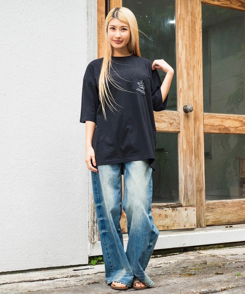 anap mimpi(アナップミンピ)の「ビーチ グラフィック プリント ポケット ビッグ Tシャツ(Tシャツ/カットソー・レディース・ブルー系その他/オフホワイト/ブラック・FREE)」の10枚目の写真