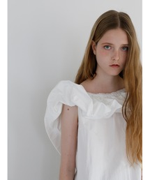 off shoulder sleeveless blouse