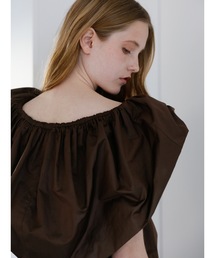 off shoulder sleeveless blouse