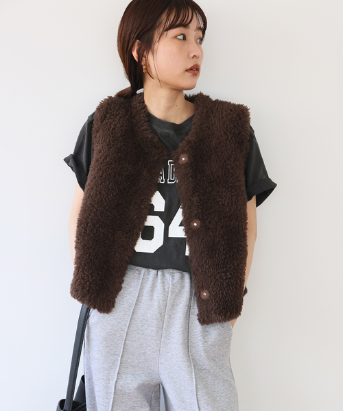 SLOBE IENA（スローブイエナ）の「フェイクファーニットベスト（ベスト・レディース・ブラウン/ベージュ・FREE）」の7枚目の写真