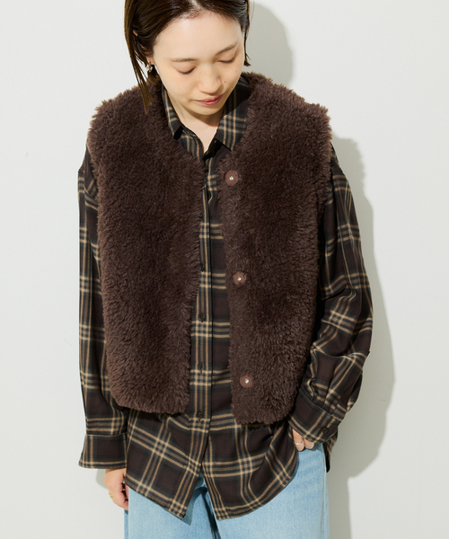 SLOBE IENA（スローブイエナ）の「フェイクファーニットベスト（ベスト・レディース・ブラウン/ベージュ・FREE）」の12枚目の写真