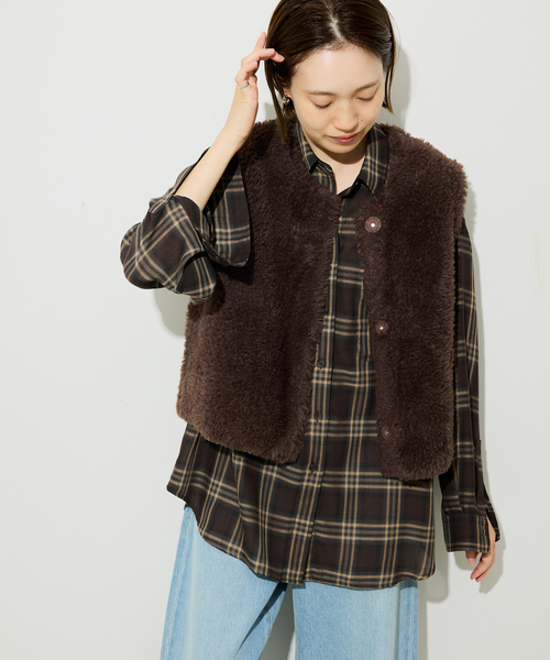 SLOBE IENA（スローブイエナ）の「フェイクファーニットベスト（ベスト・レディース・ブラウン/ベージュ・FREE）」の13枚目の写真