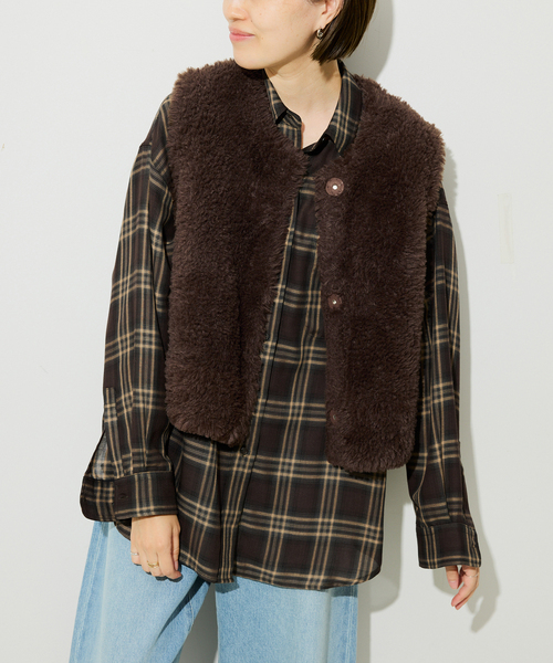 SLOBE IENA（スローブイエナ）の「フェイクファーニットベスト（ベスト・レディース・ブラウン/ベージュ・FREE）」の14枚目の写真