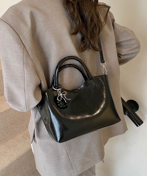 Lace Ladies(レースレディース)の「コンパクト スクエア 2WAY シンプル ショルダーバッグ(トートバッグ・レディース・ブラック/アイボリー/ベージュ/グリーン/ピンク・FREE)」の1枚目の写真
