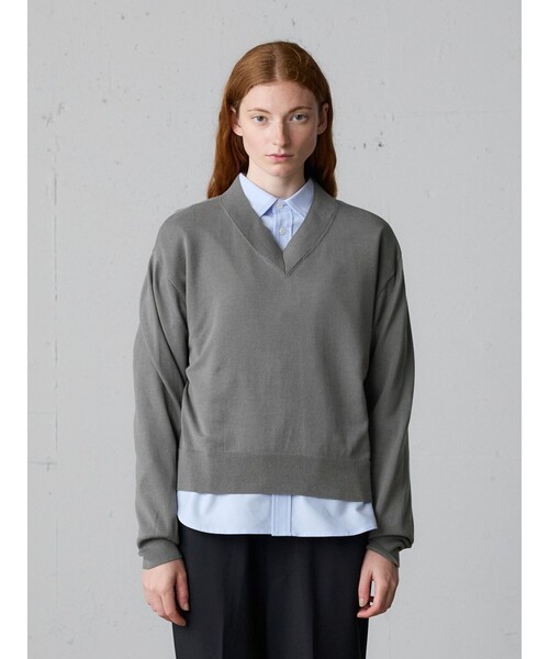 MidiUmi（ミディウミ）の「MidiUmi Vネックニットプルオーバー（ニット/セーター・レディース・チャコールグレー/レッド/グリーン/ブラック・FREE）」の3枚目の写真