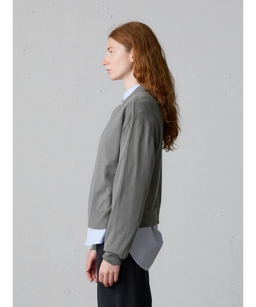 MidiUmi（ミディウミ）の「MidiUmi Vネックニットプルオーバー（ニット/セーター・レディース・チャコールグレー/レッド/グリーン/ブラック・FREE）」の11枚目の写真