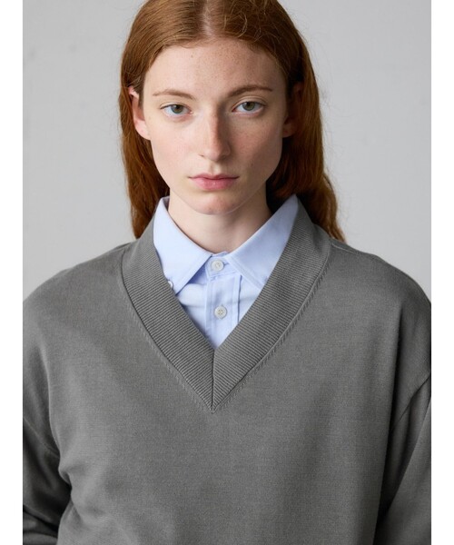 MidiUmi（ミディウミ）の「MidiUmi Vネックニットプルオーバー（ニット/セーター・レディース・チャコールグレー/レッド/グリーン/ブラック・FREE）」の13枚目の写真