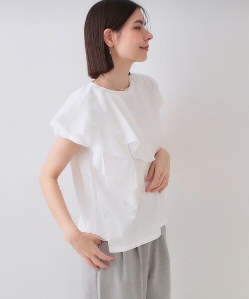 OPAQUE.CLIP（オペークドットクリップ）の「ショルダーフリルドッキングカットソー【洗濯機洗い可】（Tシャツ/カットソー・レディース・ブラック/カーキ/ホワイト・36/38/40/42）」の4枚目の写真