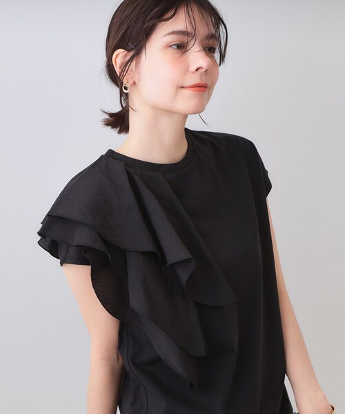 OPAQUE.CLIP（オペークドットクリップ）の「ショルダーフリルドッキングカットソー【洗濯機洗い可】（Tシャツ/カットソー・レディース・ブラック/カーキ/ホワイト・36/38/40/42）」の8枚目の写真