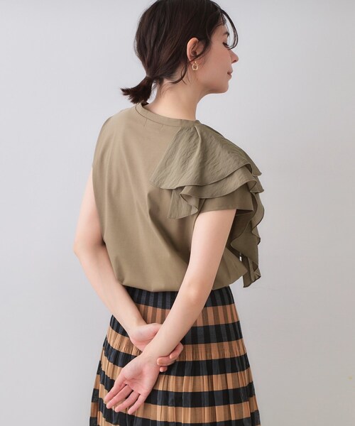OPAQUE.CLIP（オペークドットクリップ）の「ショルダーフリルドッキングカットソー【洗濯機洗い可】（Tシャツ/カットソー・レディース・ブラック/カーキ/ホワイト・36/38/40/42）」の13枚目の写真