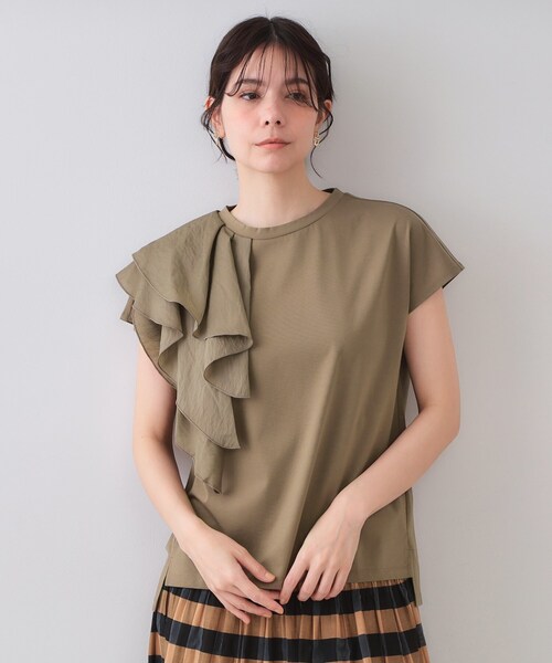 OPAQUE.CLIP（オペークドットクリップ）の「ショルダーフリルドッキングカットソー【洗濯機洗い可】（Tシャツ/カットソー・レディース・ブラック/カーキ/ホワイト・36/38/40/42）」の17枚目の写真