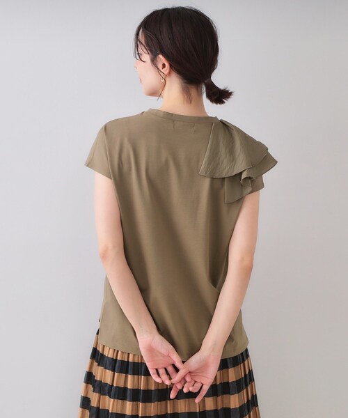 OPAQUE.CLIP（オペークドットクリップ）の「ショルダーフリルドッキングカットソー【洗濯機洗い可】（Tシャツ/カットソー・レディース・ブラック/カーキ/ホワイト・36/38/40/42）」の19枚目の写真