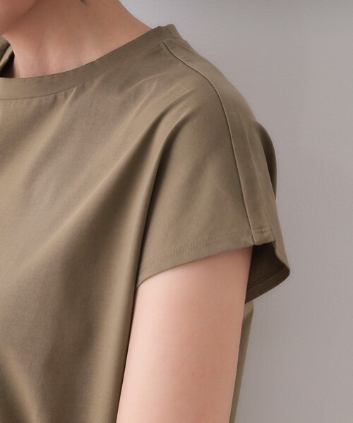 OPAQUE.CLIP（オペークドットクリップ）の「ショルダーフリルドッキングカットソー【洗濯機洗い可】（Tシャツ/カットソー・レディース・ブラック/カーキ/ホワイト・36/38/40/42）」の21枚目の写真