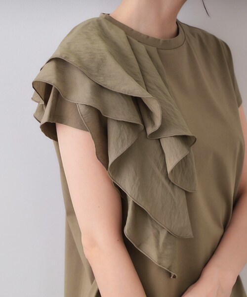 OPAQUE.CLIP（オペークドットクリップ）の「ショルダーフリルドッキングカットソー【洗濯機洗い可】（Tシャツ/カットソー・レディース・ブラック/カーキ/ホワイト・36/38/40/42）」の22枚目の写真