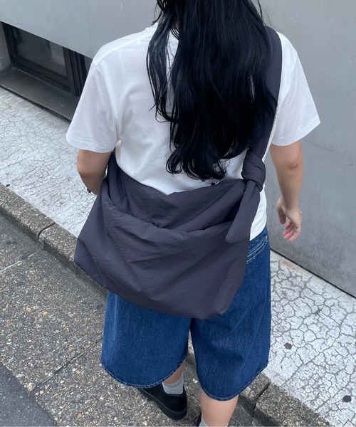 COLONY 2139(コロニートゥーワンスリーナイン)の「ナイロン中綿ソフトレクタングルバッグ(ショルダーバッグ・レディース・ブラック/ブラウン・FREE)」の1枚目の写真