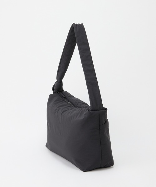 COLONY 2139(コロニートゥーワンスリーナイン)の「ナイロン中綿ソフトレクタングルバッグ(ショルダーバッグ・レディース・ブラック/ブラウン・FREE)」の13枚目の写真