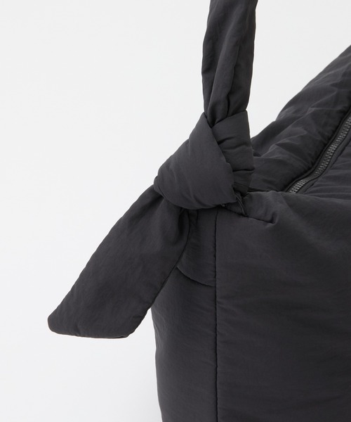 COLONY 2139(コロニートゥーワンスリーナイン)の「ナイロン中綿ソフトレクタングルバッグ(ショルダーバッグ・レディース・ブラック/ブラウン・FREE)」の4枚目の写真