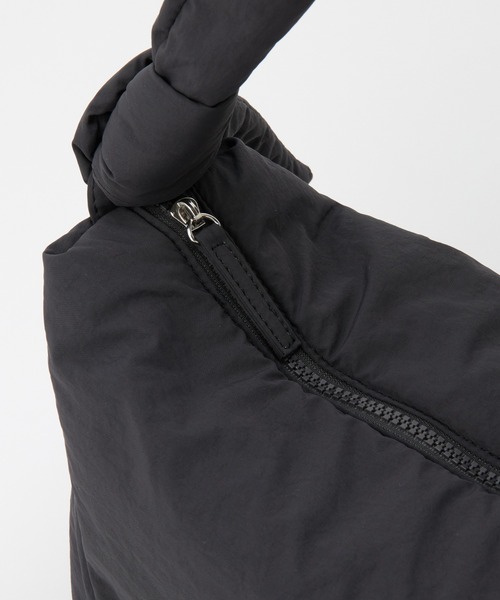 COLONY 2139(コロニートゥーワンスリーナイン)の「ナイロン中綿ソフトレクタングルバッグ(ショルダーバッグ・レディース・ブラック/ブラウン・FREE)」の5枚目の写真