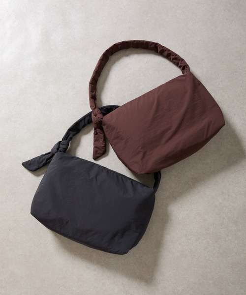 COLONY 2139(コロニートゥーワンスリーナイン)の「ナイロン中綿ソフトレクタングルバッグ(ショルダーバッグ・レディース・ブラック/ブラウン・FREE)」の15枚目の写真