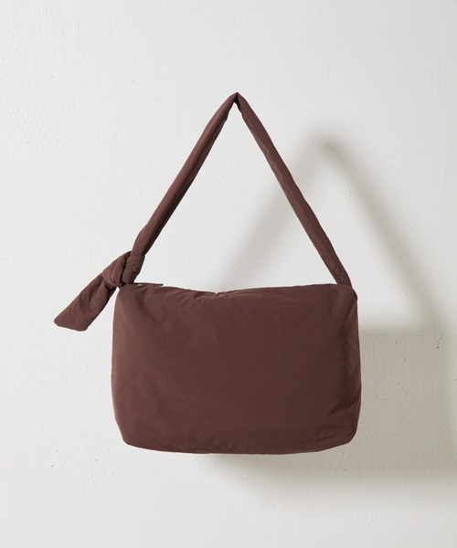 COLONY 2139(コロニートゥーワンスリーナイン)の「ナイロン中綿ソフトレクタングルバッグ(ショルダーバッグ・レディース・ブラック/ブラウン・FREE)」の16枚目の写真