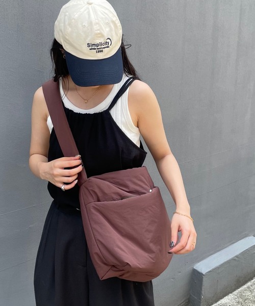 COLONY 2139(コロニートゥーワンスリーナイン)の「ナイロン中綿ソフトレクタングルバッグ(ショルダーバッグ・レディース・ブラック/ブラウン・FREE)」の17枚目の写真