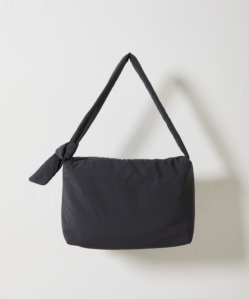 COLONY 2139(コロニートゥーワンスリーナイン)の「ナイロン中綿ソフトレクタングルバッグ(ショルダーバッグ・レディース・ブラック/ブラウン・FREE)」の8枚目の写真