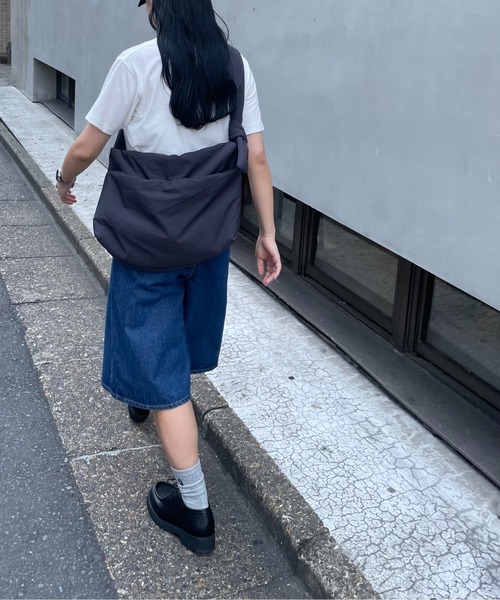 COLONY 2139(コロニートゥーワンスリーナイン)の「ナイロン中綿ソフトレクタングルバッグ(ショルダーバッグ・レディース・ブラック/ブラウン・FREE)」の9枚目の写真