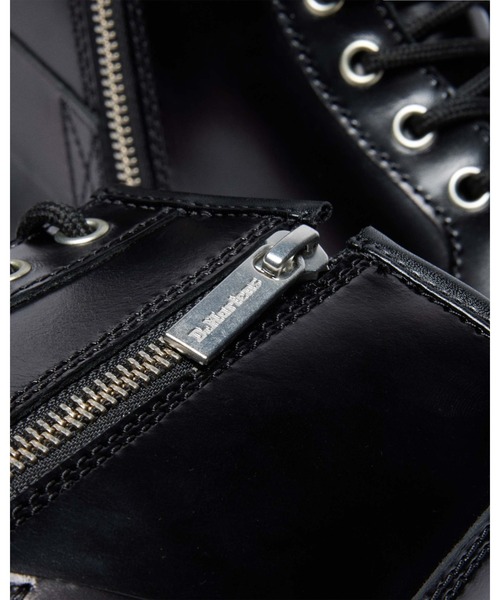 Dr. Martens（ドクターマーチン）の「Dr. Martens/ドクターマーチン 1460 HARNESS 8 ホール ブーツ 41388001（ブーツ・メンズ・ブラック・UK11/UK10/UK9/UK8/UK7/UK6/UK5/UK4/UK3）」の8枚目の写真