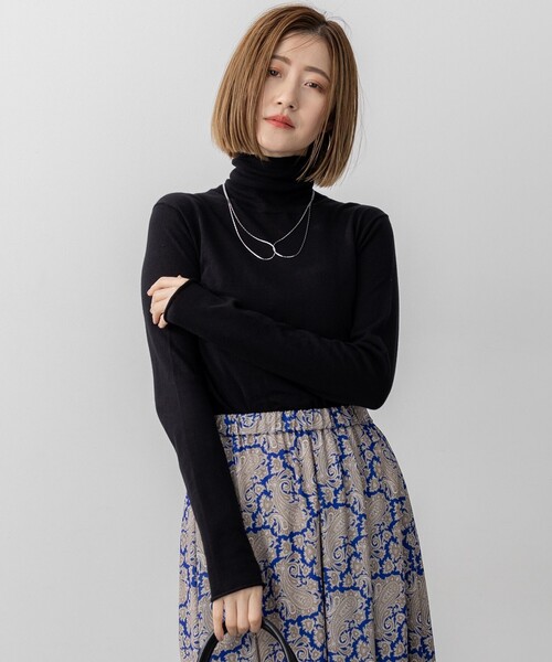 23区 S(ニジュウサンクチイサイサイズ)の「【CLASSY.掲載/洗える】スムージーコットン タートルネック ニット(ニット/セーター・レディース・ホワイト系1/ホワイト系/ブラック系/ベージュ系・32)」の3枚目の写真