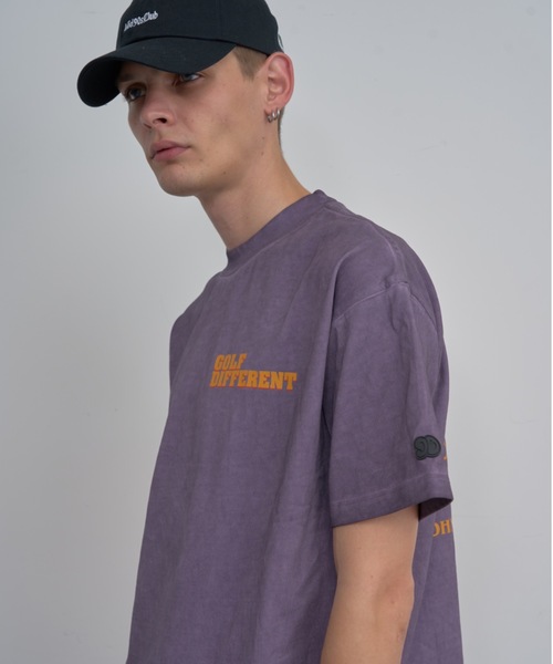 Mid 90s Club(ミッドナインティーズクラブ)の「GOLF DIFFERENT Vintage-Style Tee(Tシャツ/カットソー・メンズ・ブラック/パープル/ライトグレー・LARGE/MEDIUM)」の3枚目の写真