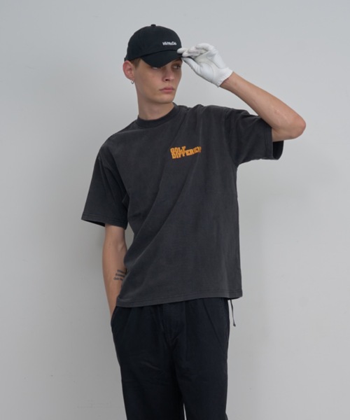 Mid 90s Club(ミッドナインティーズクラブ)の「GOLF DIFFERENT Vintage-Style Tee(Tシャツ/カットソー・メンズ・ブラック/パープル/ライトグレー・LARGE/MEDIUM)」の1枚目の写真