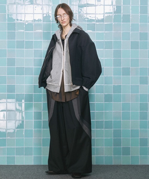 MAISON SPECIAL(メゾンスペシャル)の「《UNISEX》Wool Mixed Prime-Wide Track Pants/ウールミックスプライムワイドトラックパンツ【MAISON SPECIAL/メゾンスペシャル】(その他パンツ・メンズ・ネイビー/ブラック・0/1)」の18枚目の写真