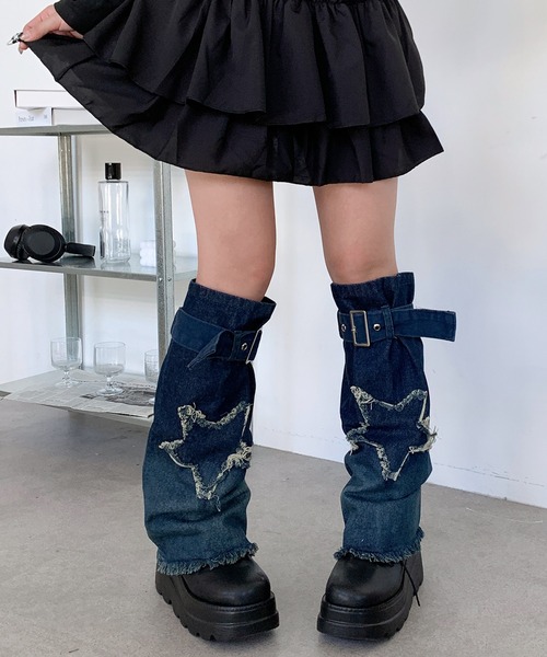 lilful(リルフル)の「Y2K バックル付き デニムレッグウォーマー ダメージ加工 裾フリンジ(レッグウォーマー・レディース・その他3/その他2/その他1/その他4・F)」の2枚目の写真