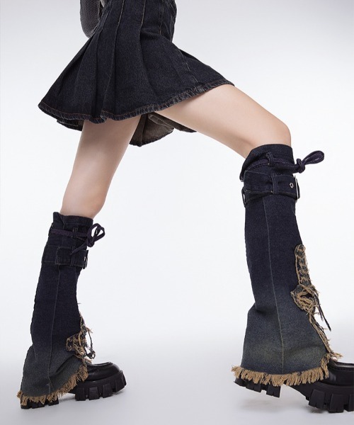 lilful(リルフル)の「Y2K バックル付き デニムレッグウォーマー ダメージ加工 裾フリンジ(レッグウォーマー・レディース・その他3/その他2/その他1/その他4・F)」の13枚目の写真