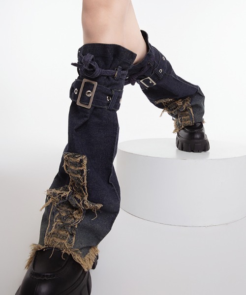 lilful(リルフル)の「Y2K バックル付き デニムレッグウォーマー ダメージ加工 裾フリンジ(レッグウォーマー・レディース・その他3/その他2/その他1/その他4・F)」の10枚目の写真
