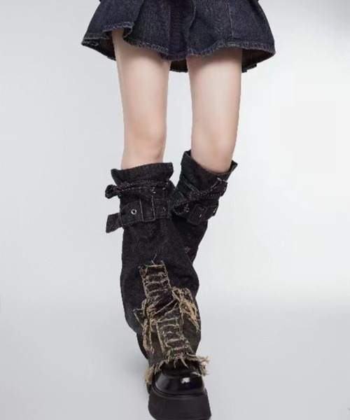lilful(リルフル)の「Y2K バックル付き デニムレッグウォーマー ダメージ加工 裾フリンジ(レッグウォーマー・レディース・その他3/その他2/その他1/その他4・F)」の14枚目の写真