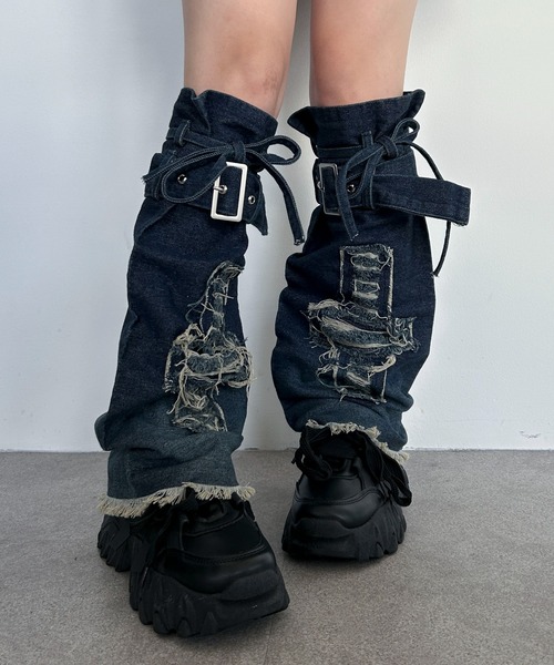 lilful(リルフル)の「Y2K バックル付き デニムレッグウォーマー ダメージ加工 裾フリンジ(レッグウォーマー・レディース・その他3/その他2/その他1/その他4・F)」の19枚目の写真