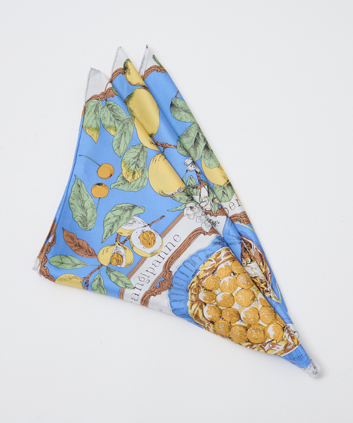 manipuri(マニプリ)の「【manipuri/マニプリ】アンティークレシピ シルクスカーフ(ストール/ショール・レディース・イエロー/ブルー・フリー)」の1枚目の写真