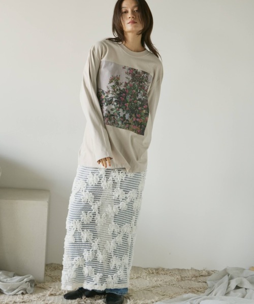 Libra Cue（リブラ キュー）の「フラワーフォトプリントロングスリーブTシャツ（Tシャツ/カットソー・レディース・ブラック/グレイッシュベージュ・FREE）」の13枚目の写真