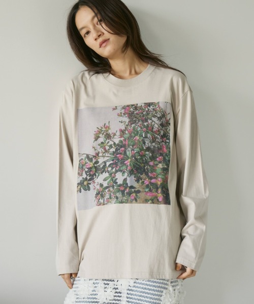 Libra Cue（リブラ キュー）の「フラワーフォトプリントロングスリーブTシャツ（Tシャツ/カットソー・レディース・ブラック/グレイッシュベージュ・FREE）」の9枚目の写真