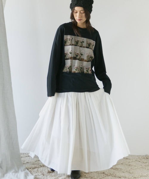 Libra Cue（リブラ キュー）の「フラワーフォトプリントロングスリーブTシャツ（Tシャツ/カットソー・レディース・ブラック/グレイッシュベージュ・FREE）」の8枚目の写真