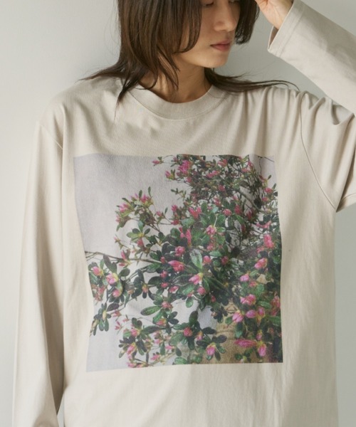 Libra Cue（リブラ キュー）の「フラワーフォトプリントロングスリーブTシャツ（Tシャツ/カットソー・レディース・ブラック/グレイッシュベージュ・FREE）」の18枚目の写真