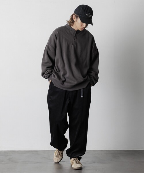 FREAK'S STORE(フリークスストア)の「限定展開 ビッグシルエット ヘンリーネック スウェットプルオーバー(スウェット・メンズ・ネイビー/チャコールグレー/ブラック/アッシュグレー・LARGE/MEDIUM/SMALL)」の15枚目の写真